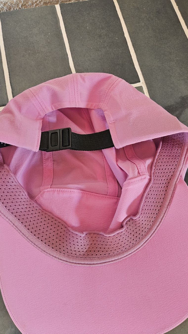 Arcteryx Copricapi, berretti & cappellini: Casquette Arc'teryx rose – Usato da Bulle venduto da tiff_1992 3