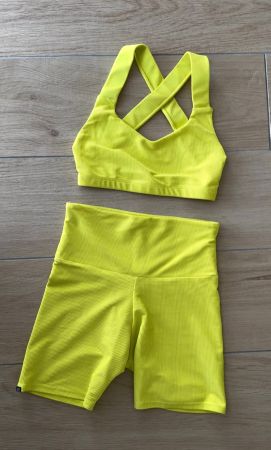 Brassière et short de sport ONZIE