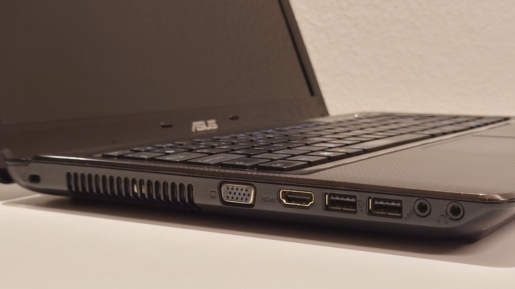 Asus Notebook: Asus k52JT Laptop, 15.6" – Usato da Volketswil venduto da thedmo_seller 4