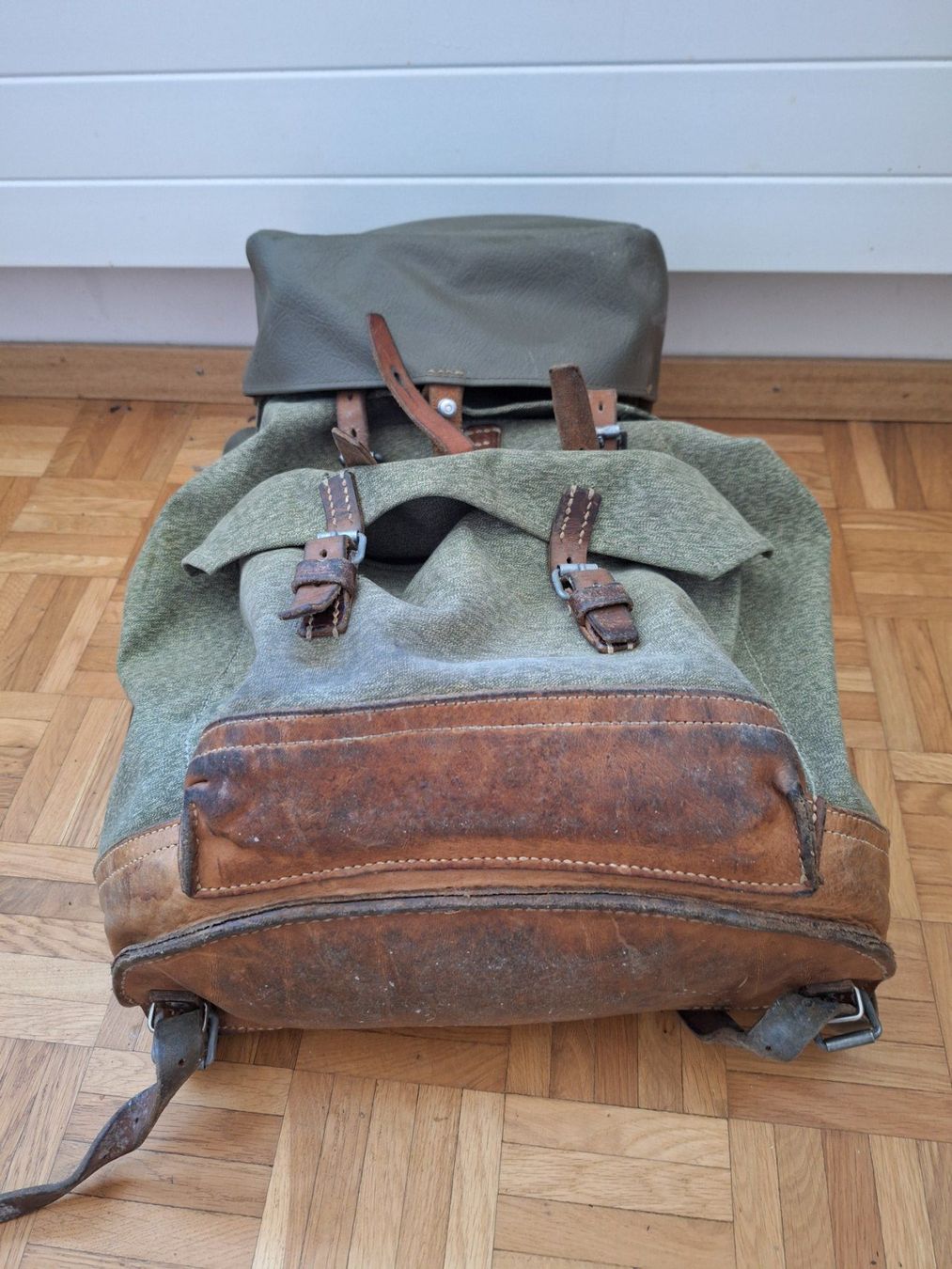 Zaini: Original Schweizer Armeerucksack, mit Brotsack – Usato da Zürich venduto da t24_de 2