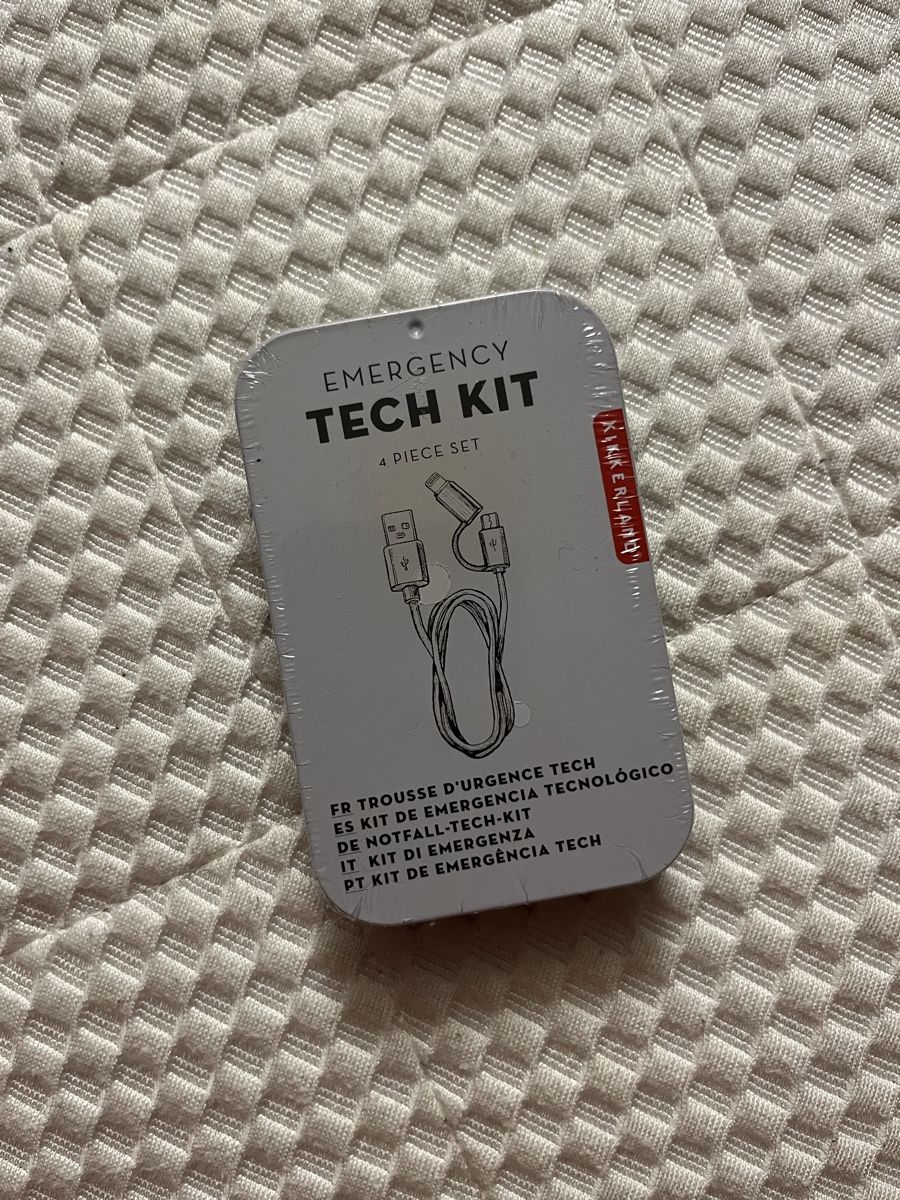 Cavi: Emergency Tech Kit – Nuovo e nell'imballaggio originale da Rodersdorf venduto da estherdaphne