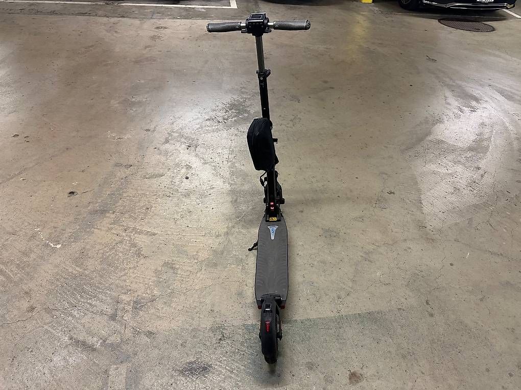 Kickboard:  Cest une trottinette électrique. – D'occasion à Plan-les-Ouates par ago_fps6