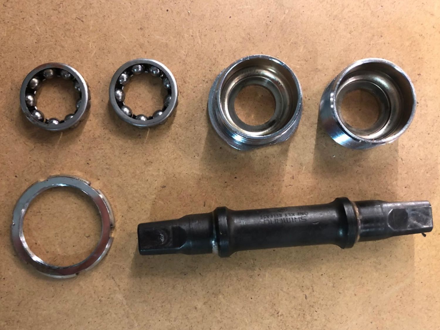 Shimano Pezzi di ricambio: Tretlager Shimano 600EX Arabesque BB-6200 – Usato da Zürich venduto da Pat_ina 1