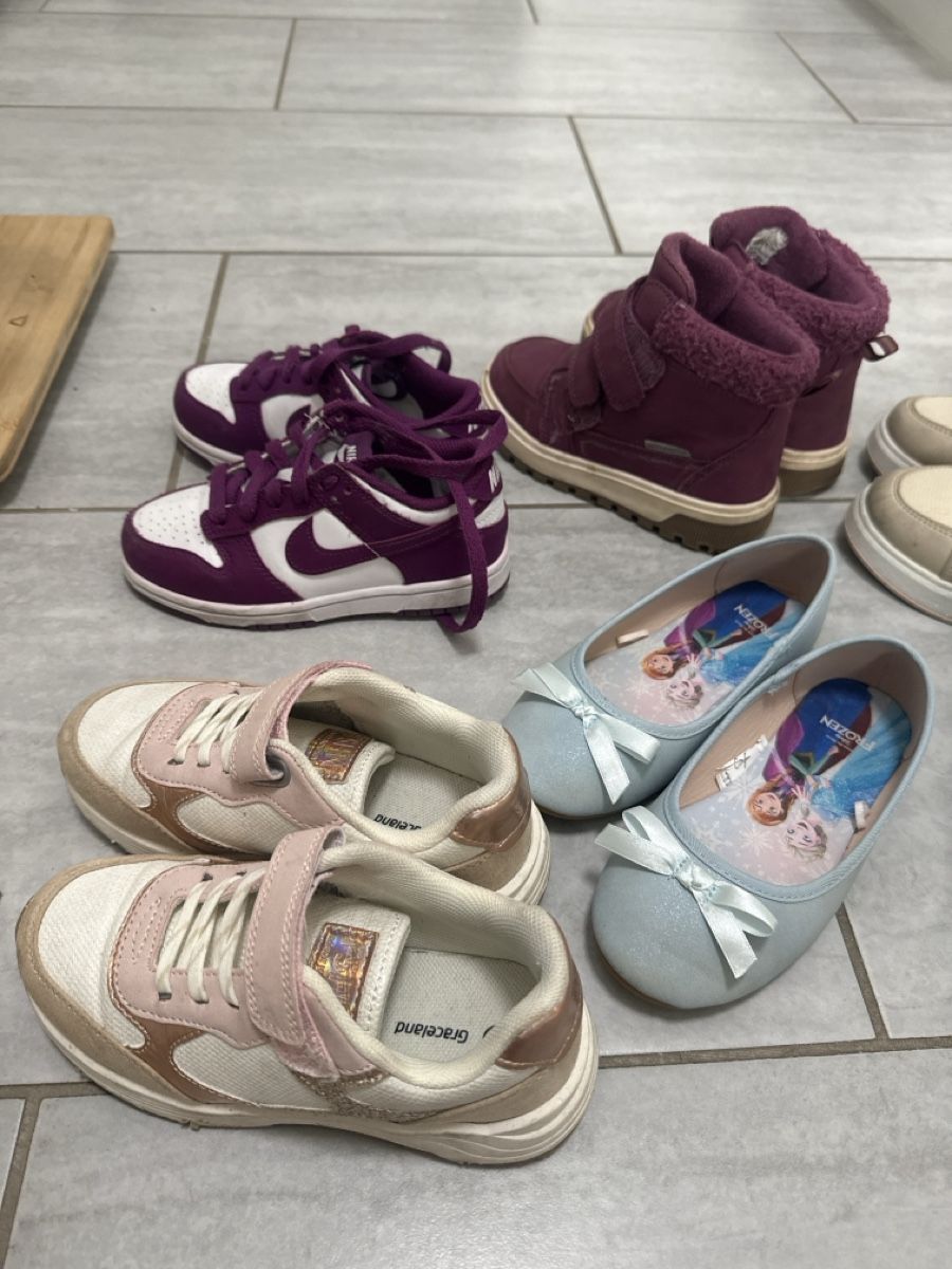 Scarpe per ragazze: Schuhset  Gr. 28/29 leichte Gebrauchsspuren – Usato da Rothrist venduto da ale_h7dz 1