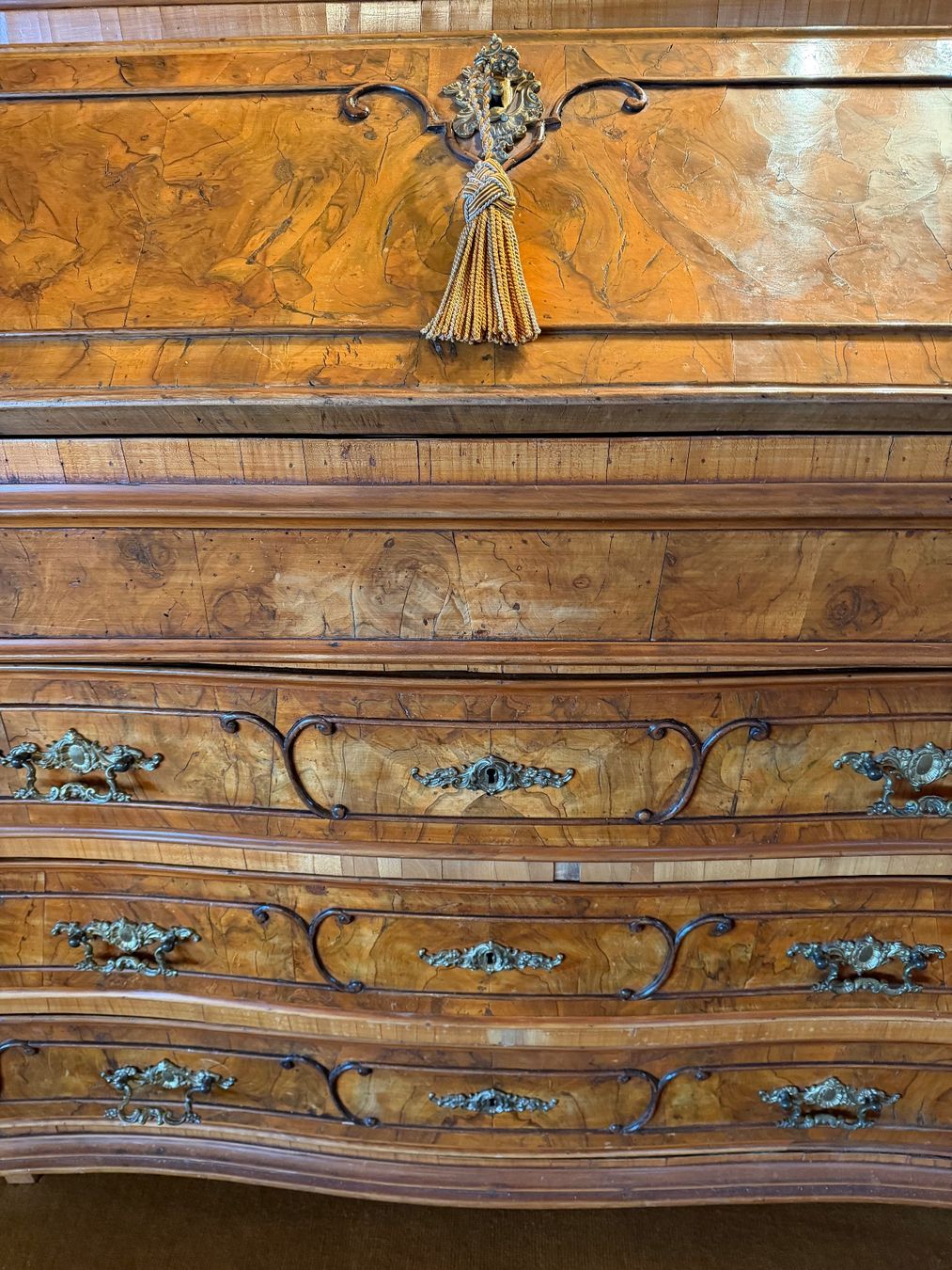Cassettiere: Schreibkommode Spät-Barock Nussbaum – Usato da Biberist venduto da Fresco_101 4