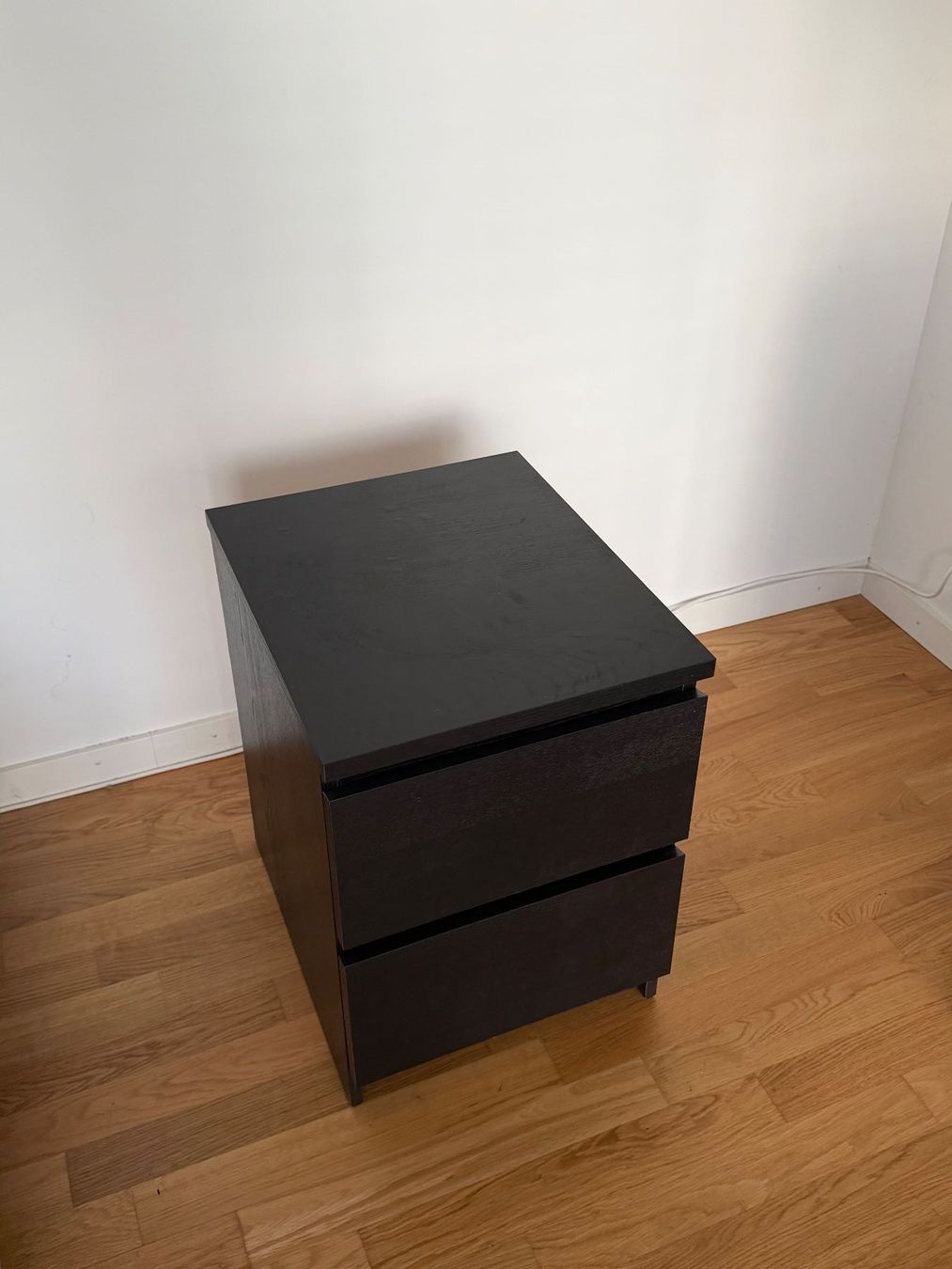 Ikea Tables de nuit: Ikea Malm Nachttisch – D'occasion à Luzern par LivioTheiler
