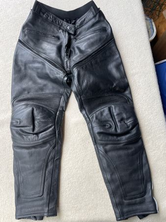 Lederhosen Motorrad Grösse 18 Cafe Racer Collection schwarz