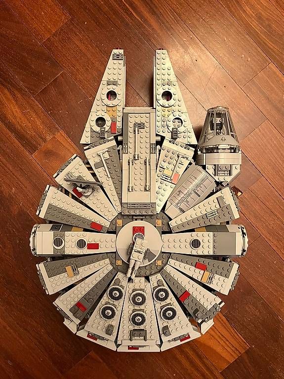 Spielzeuge: Millenium Falcon 75015 - Lego Star Wars – Gebraucht aus Viganello von 597_k72f