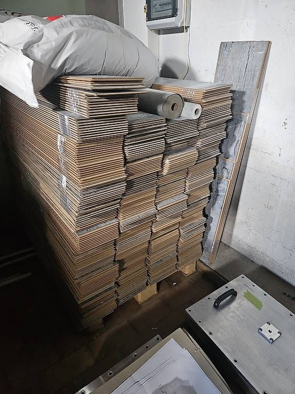 Rivestimenti per pavimenti: Klick laminat – Usato da Einsiedeln venduto da RomanB.