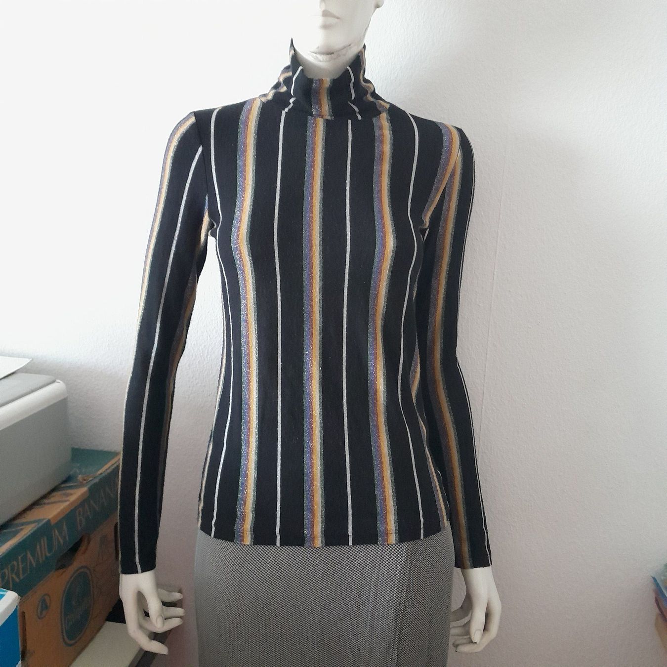 Maglioni & Felpe: Damen Rollkragenpullover schwarz bunt gestreift Gr. S – Usato da Horgen venduto da Amanda30