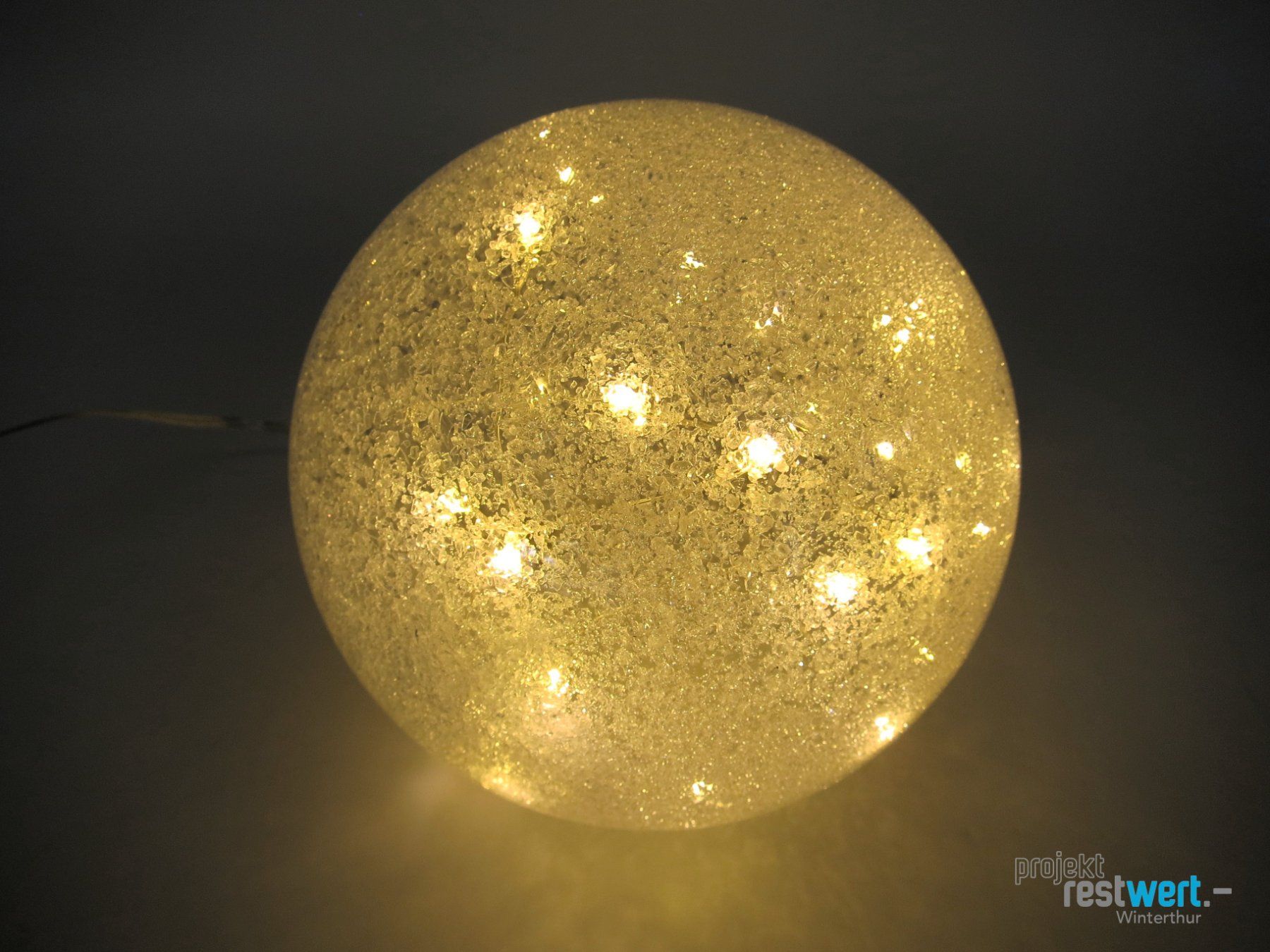 Alle Dekorationen: STARTRADING - 15cmØ - Weihnachtskugel mit 30 LEDs – Neu (gemäss Beschreibung) aus Winterthur von Restwert_Winterthur 2