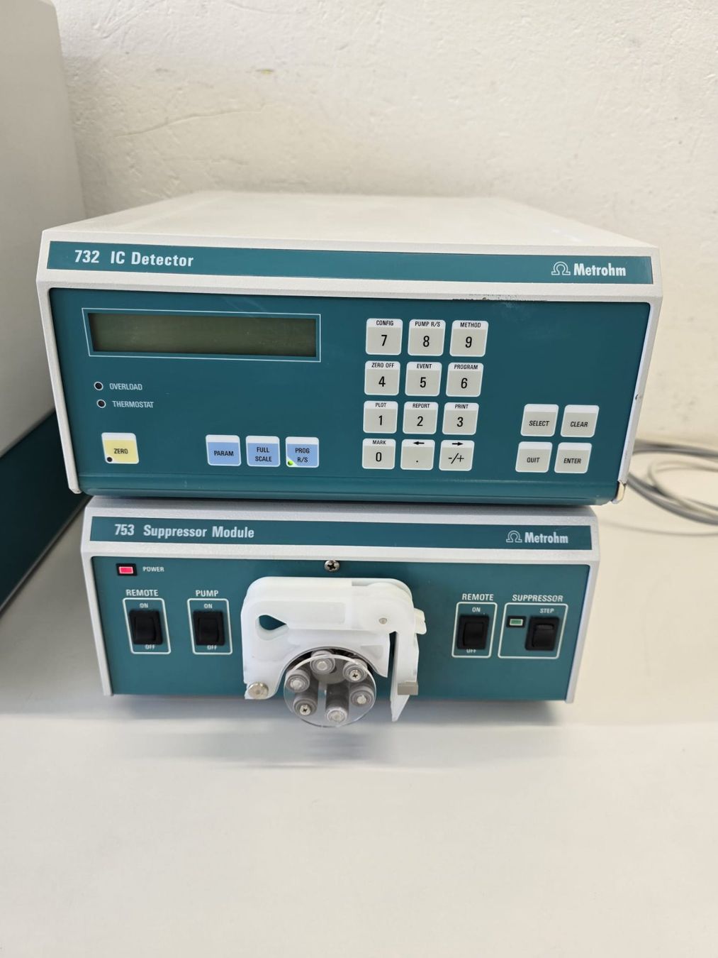 Tutte le macchine: 732 IC Detector, 753 Suppressor Module und 733 IC Separation – Usato da Niederdorf venduto da LeptonAG_Labor 1