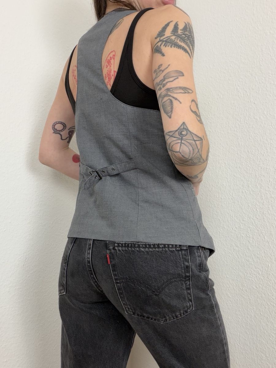 Gilet & Giacche senza maniche: Women's Grey Vest Size 36  – Usato da Knonau venduto da Grapesvintage 2