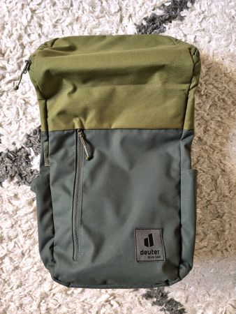 Deuter UP Stockholm 22L Laptoprucksack Olive + Rain Cover