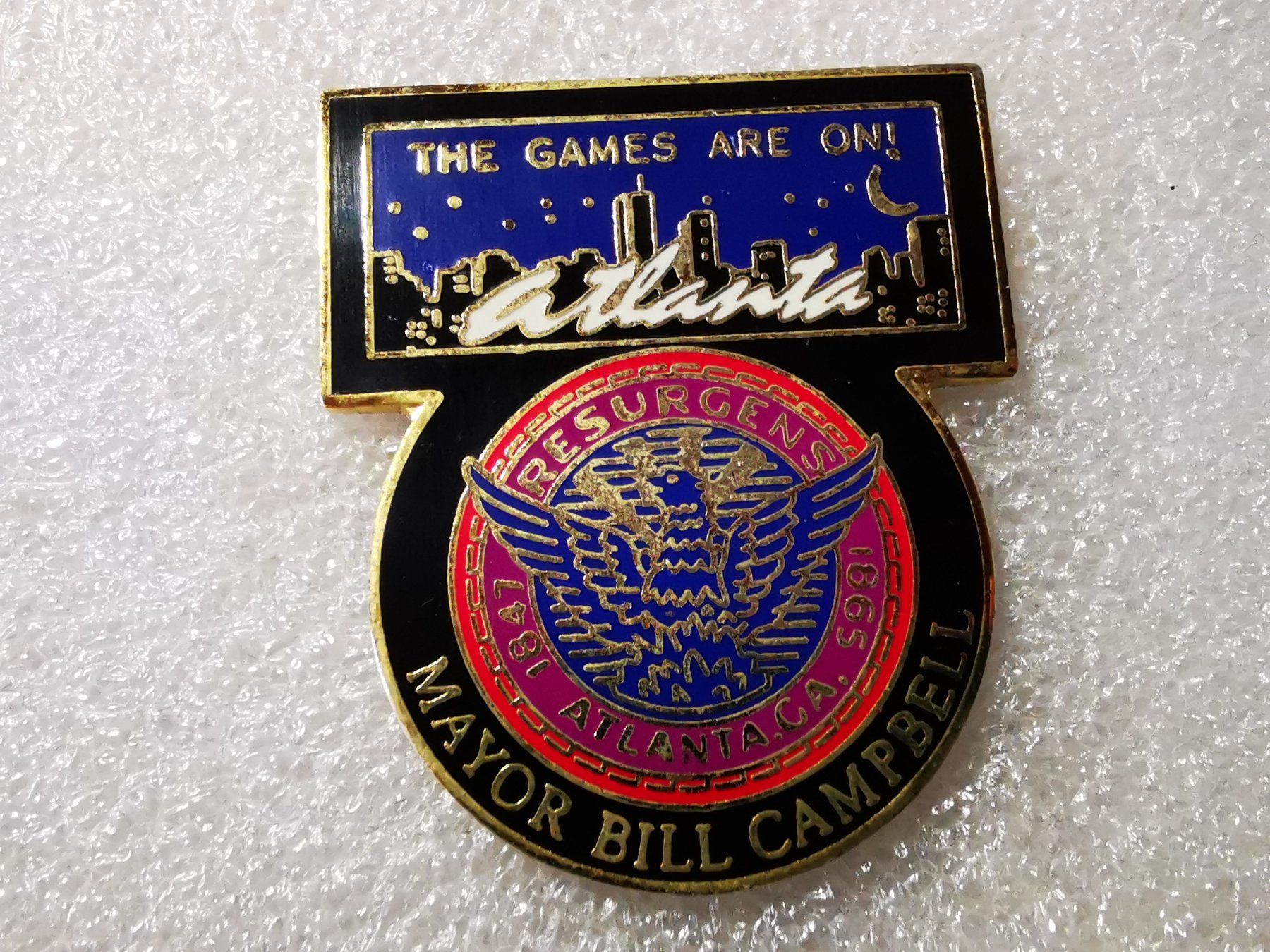Placchette & Badge: Ansteckpin 141: Mayor Bill Campbell – Usato da Oppligen venduto da Pin-Fall-Shop