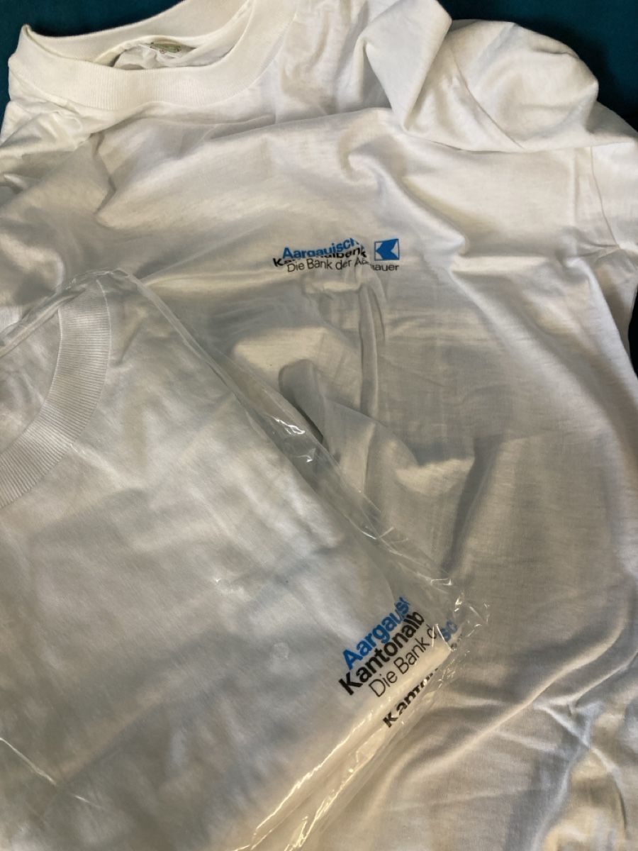 T-Shirts: T-Shirt – Neu und originalverpackt aus Schwanden GL von bait04