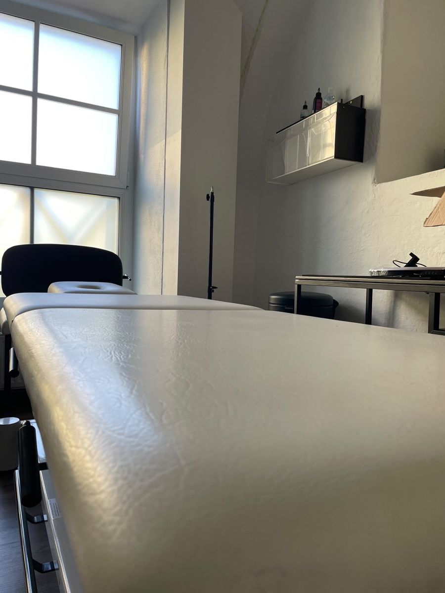 Liegen & Liegestühle: Physio Top Liege , echt Leder  – Gebraucht aus Embrach von MercedesINK 2