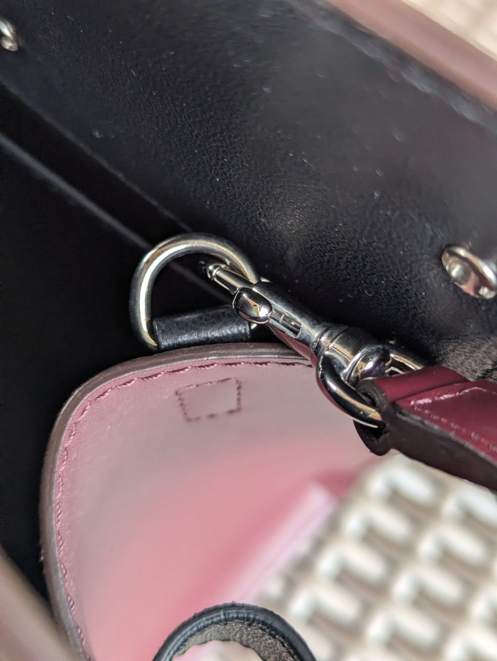 Givenchy Taschen für Damen: Givenchy Horizon Small Tasche Bordeaux – Gebraucht aus Seengen von sam_x5tk 5