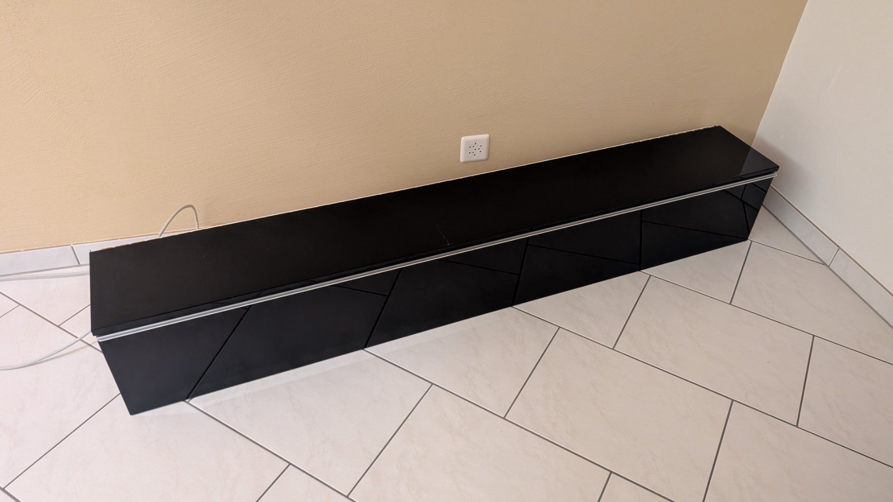 Ikea Mobili TV: Fernsehmöbel mit Wandmöbel mit Led Indirektbeleuchtung – Usato da Besenbüren venduto da dabaesi88 3