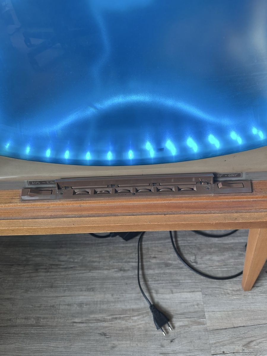 Televisori: Gaetz Mandarin Fernseher Lampe – Usato da Reichenburg venduto da Sannyblume 5