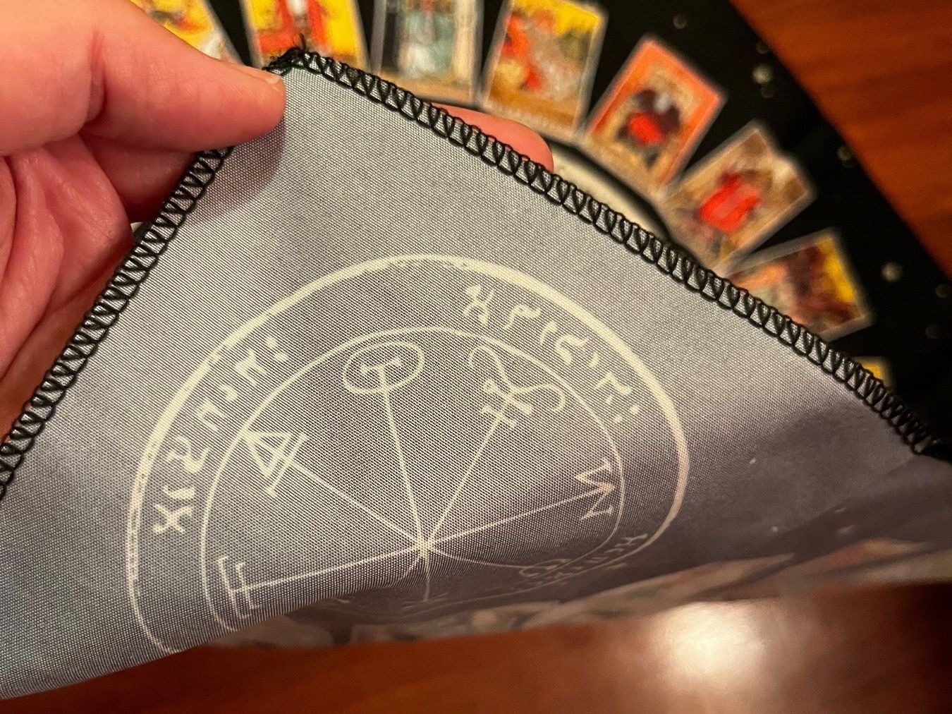 Tutte le decorazioni: Altartuch mit Tarot und Sternzeichen – Nuovo e nell'imballaggio originale da Gams venduto da Mariawicca 2