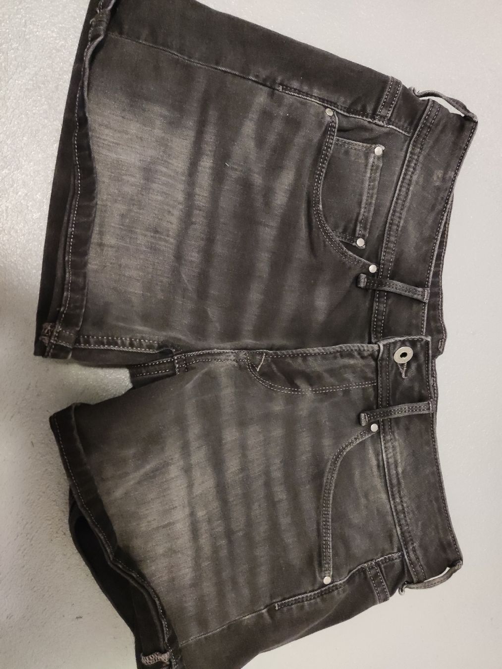 Pepe Jeans Jeans: pepe jeans shorts gr 28 – Usato da Mörschwil venduto da nemo1975