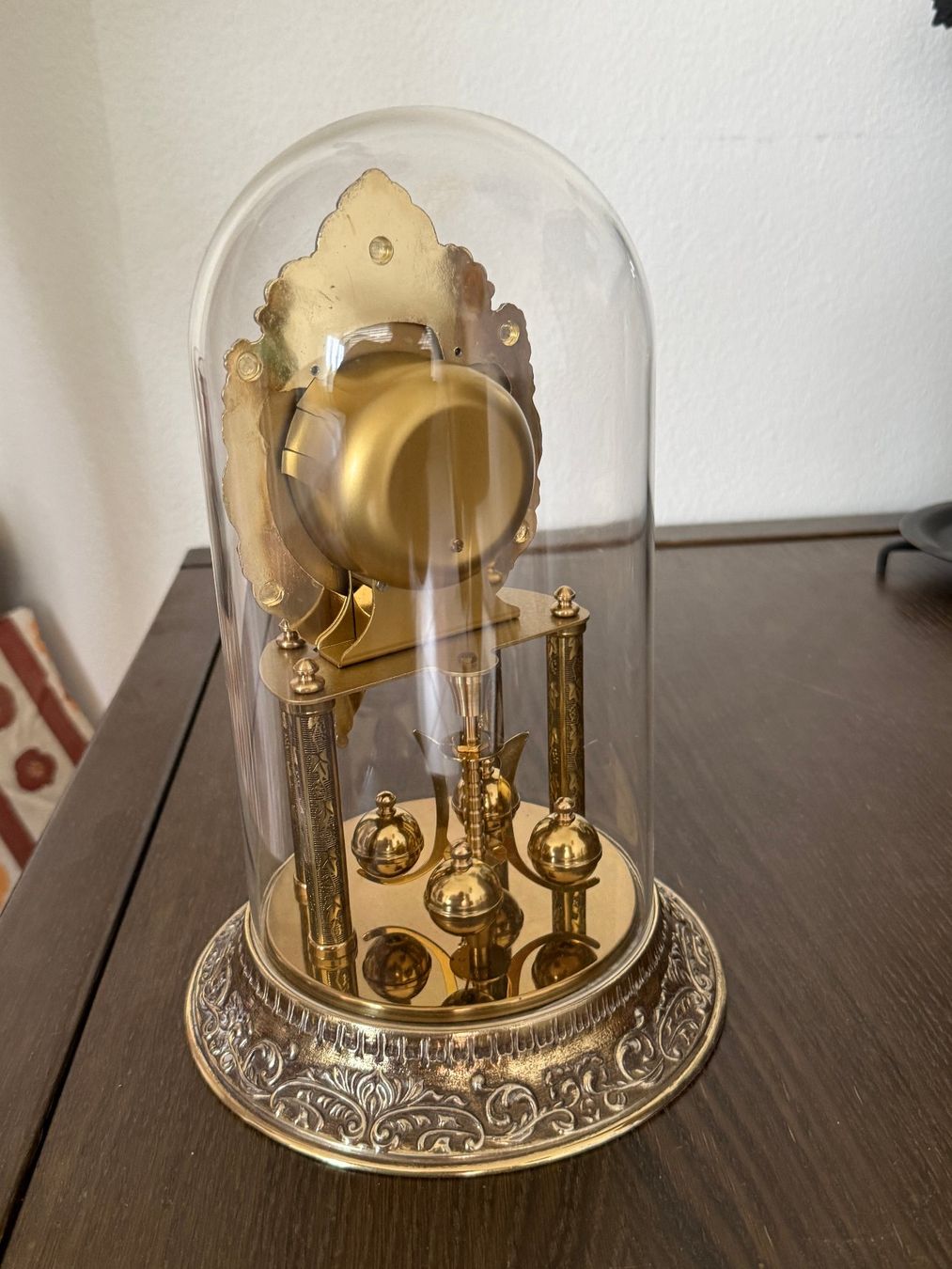 Orologi da terra & Orologi da parete: Rotierende Kugel Pendeluhr, Messing mit Glasschutz – Usato da Stein AG venduto da Svenbobo 1