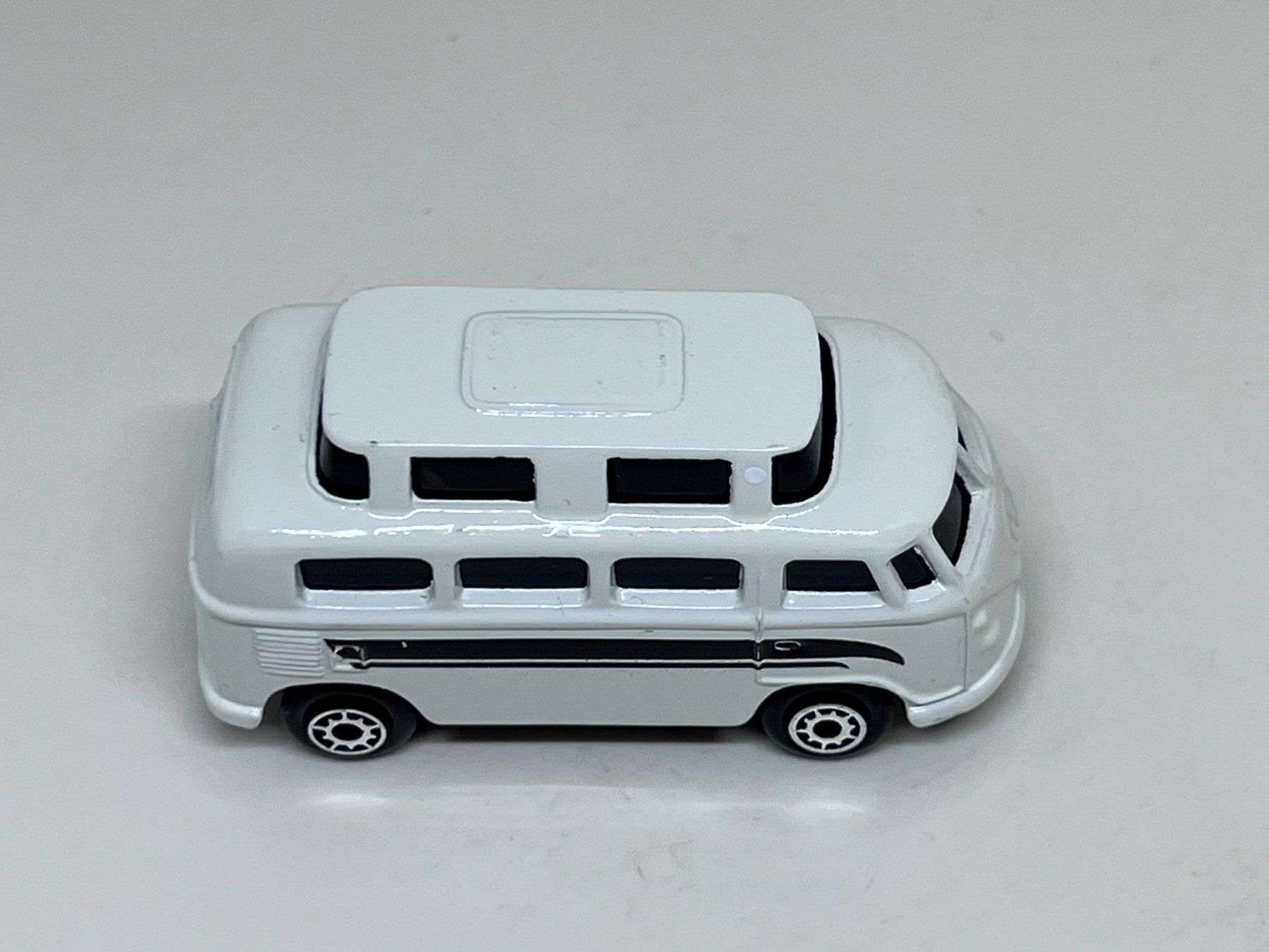 Maisto Modellini d'auto: Maisto VW Camper #109 – Usato da Wildegg venduto da LaaBoutique 1