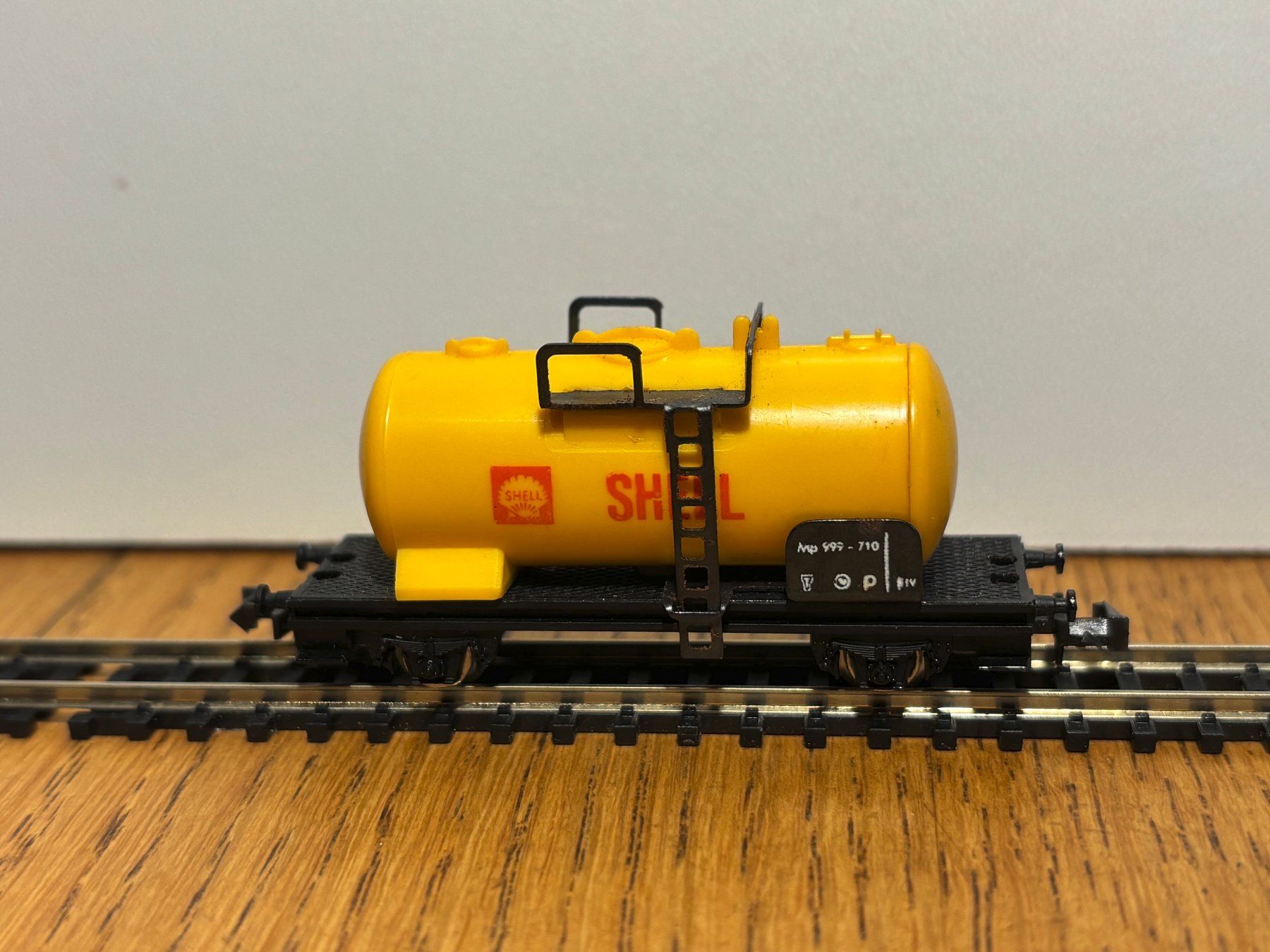 Modellini di ferrovie: e1534: Kesselwagen SHELL (Spur N) – Usato da Birsfelden venduto da Birs_25 1