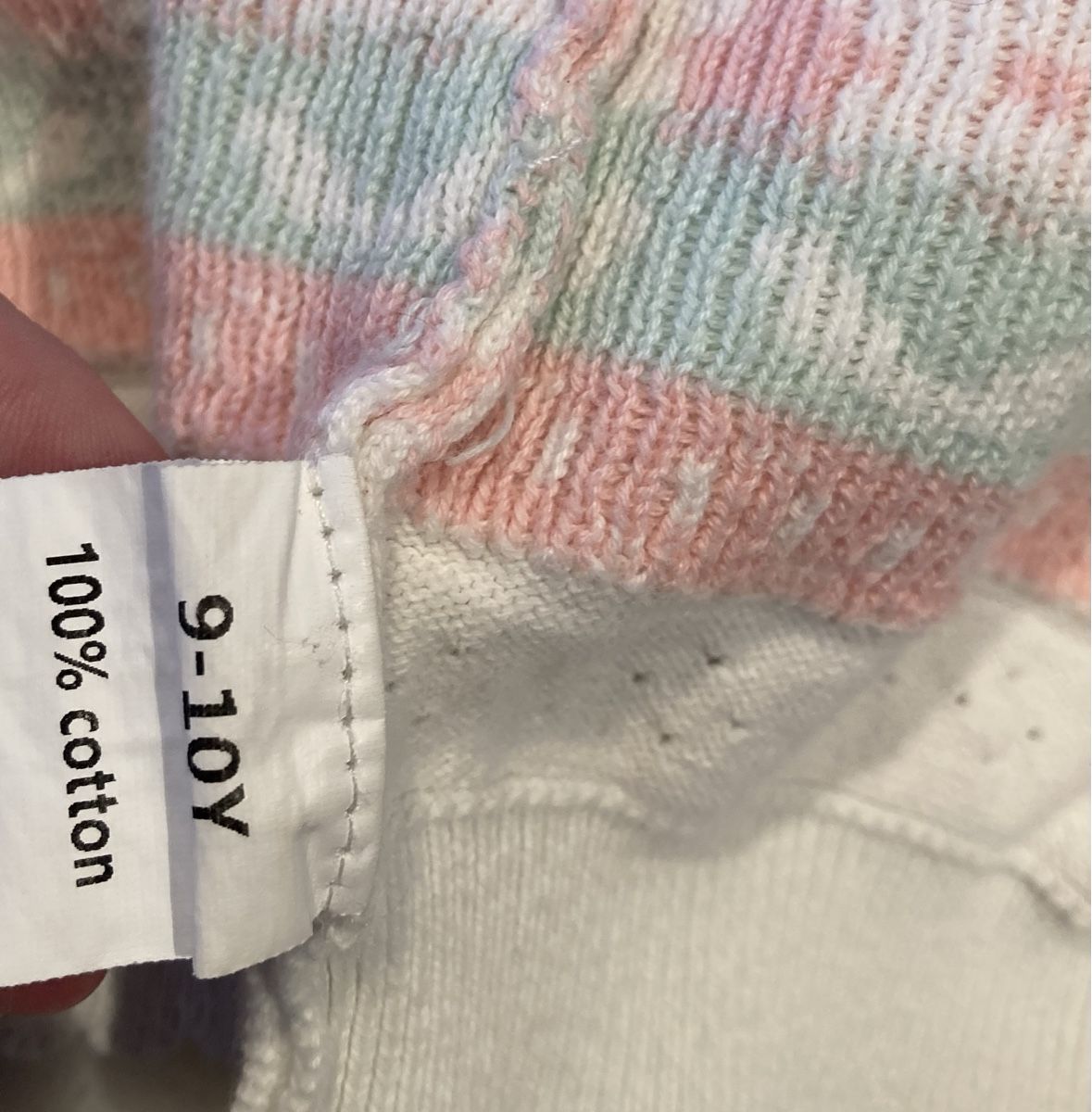 Maglioni & Felpe: ab 1.- Strickjacke mit Blumenmuster, Gr.134 – Usato da Morschach venduto da leonie87 2