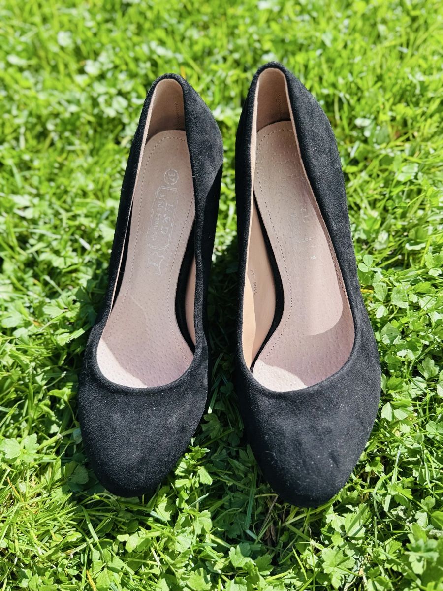 Scarpe da donna: Schwarze  Pumps Gr. 37 - Zeitlos & elegant! – Usato da Muotathal venduto da mianyc