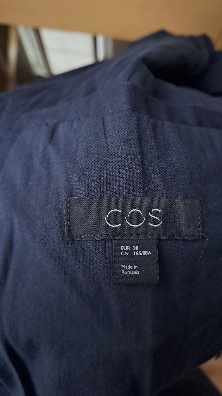 Cos Giacche: Blazer COS navy blue – Usato da Commugny venduto da ginger.croutons 2