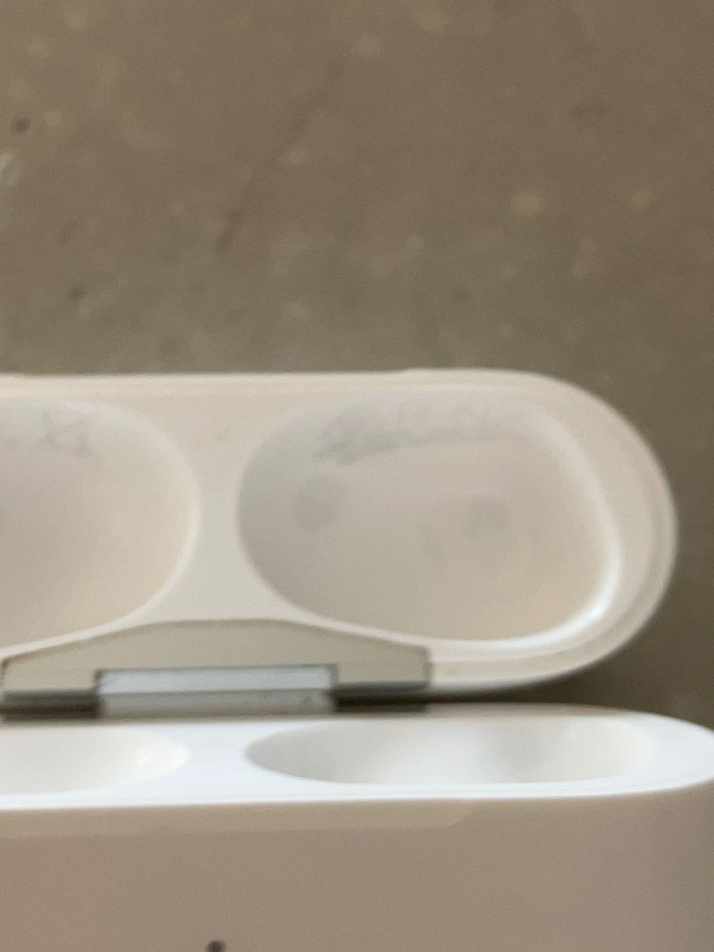 Apple Cuffie: APPLE AIRPODS PRO 2 Case – Usato da Lausanne venduto da mr.v 5