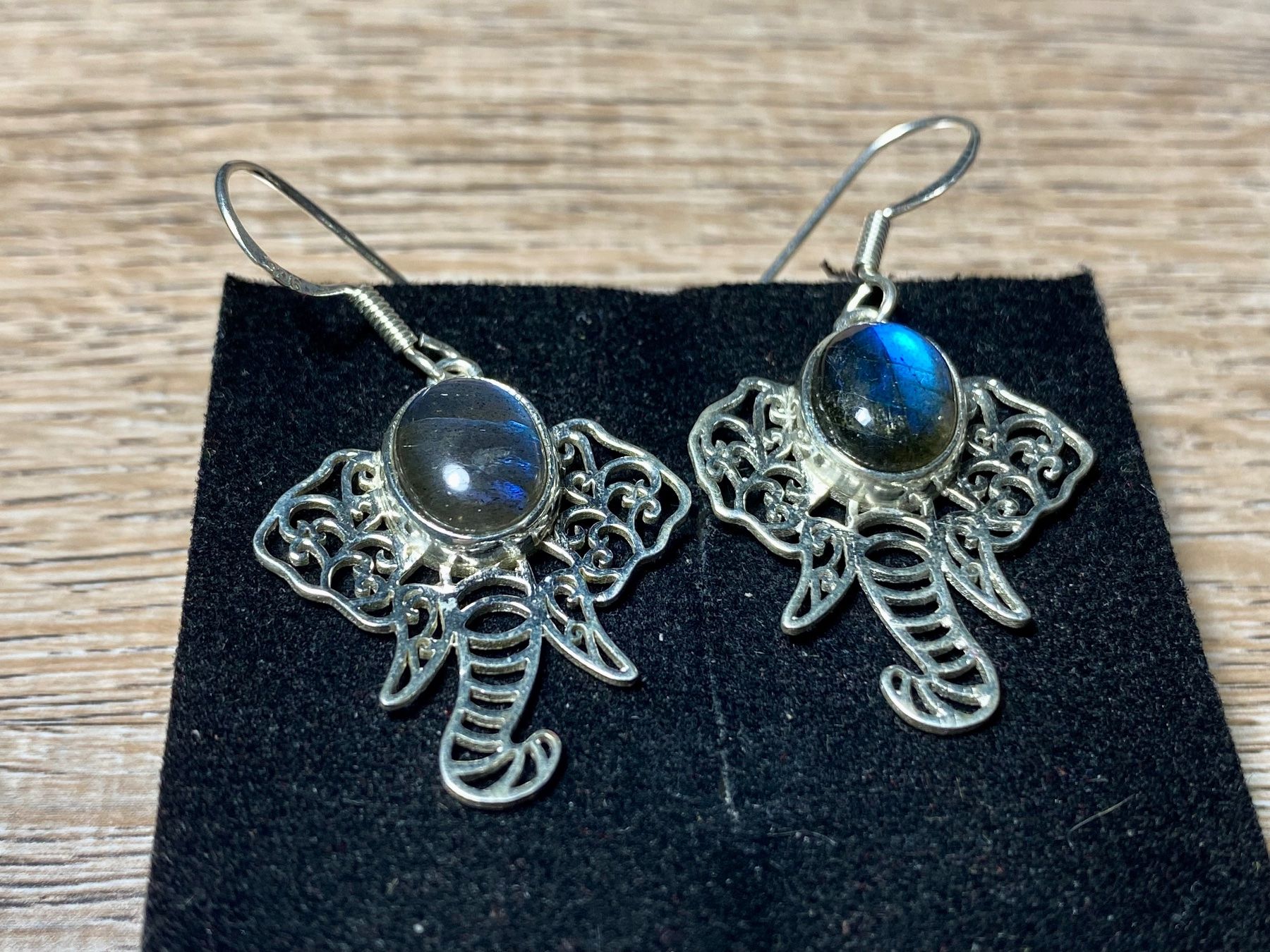 Orecchini pendenti & Orecchini a lobo: Boho Elefant Ohrringe 925 Silber mit natürlichem Labradorit – Nuovo e nell'imballaggio originale da Laax venduto da Kiki_Kingdom3 4