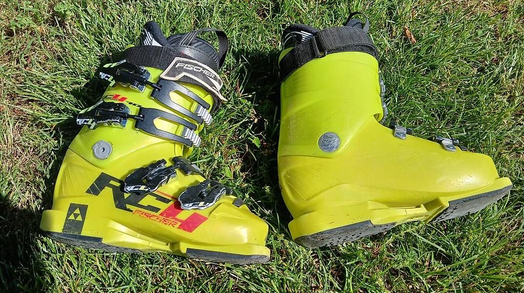 Fischer Schuhe für Jungen: Chaussures de ski Fischer RC4 junior 253mm – Gebraucht aus Genève von ady_6js6