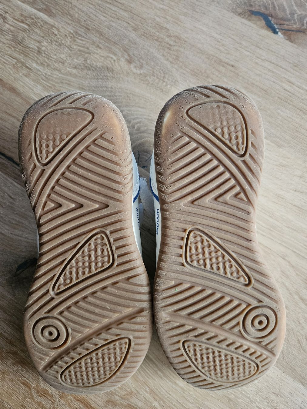 Schuhe für Jungen: Hallenschuhe Grösse 32 – Gebraucht aus Brittnau von Ro-Sa1902 1