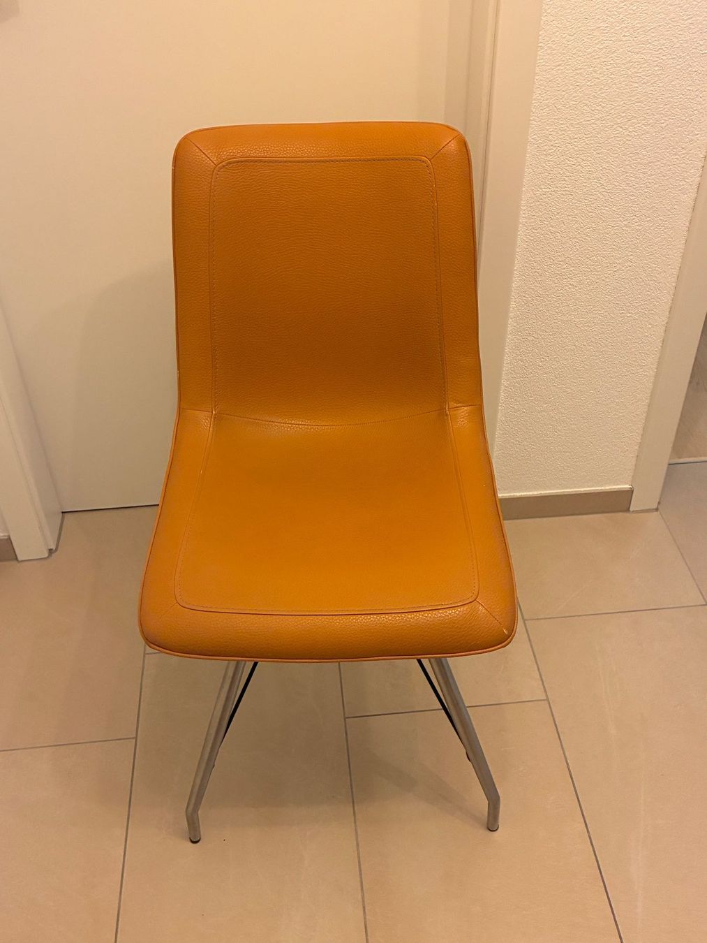 Chaises: Stuhl senfgelb, Kunstleder – D'occasion à Frick par sandra037 1