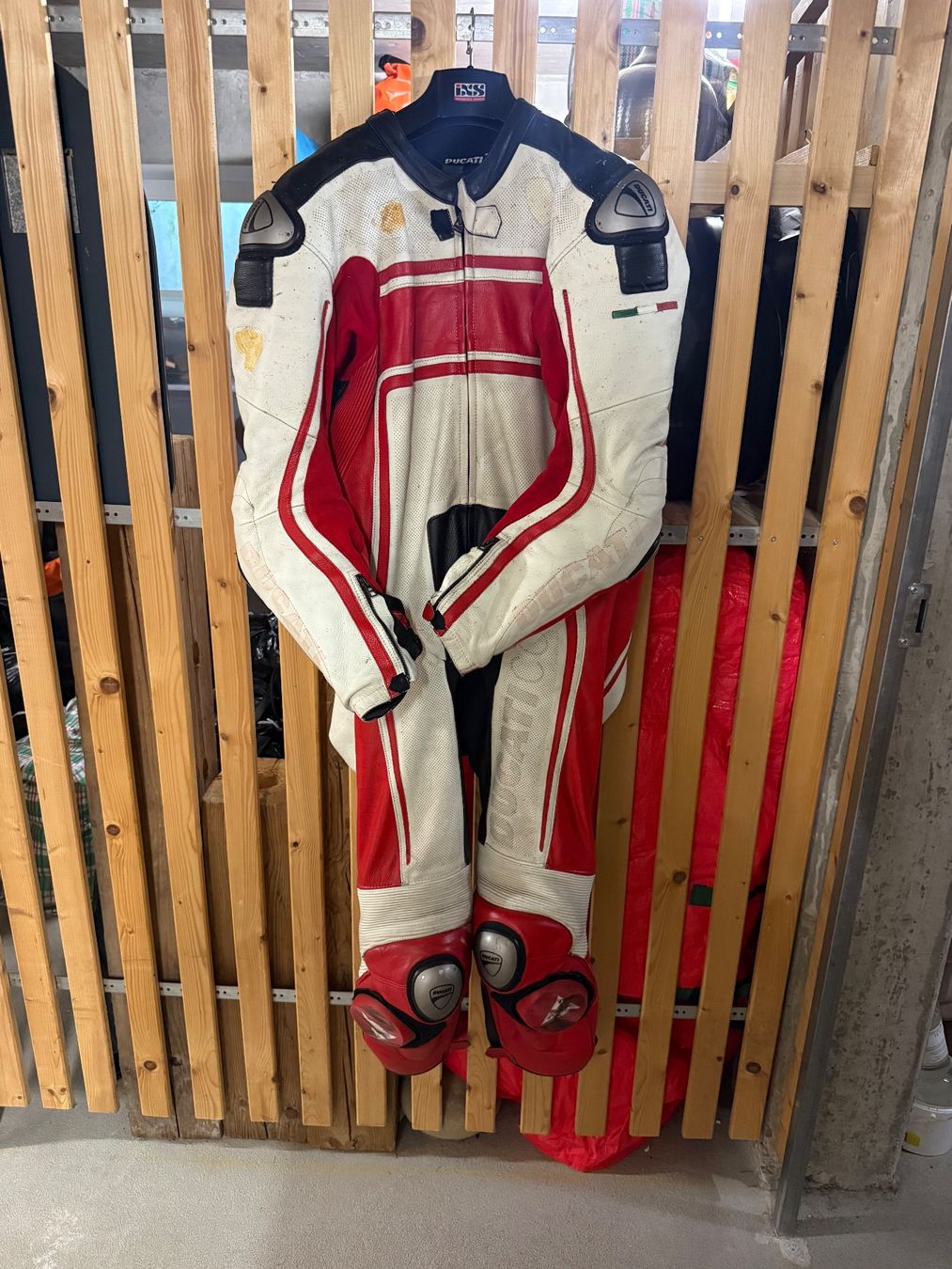 Dainese Completi: Dainese Ducati Motorrad Lederkombi – Usato da Bachenbülach venduto da Marko1997 5