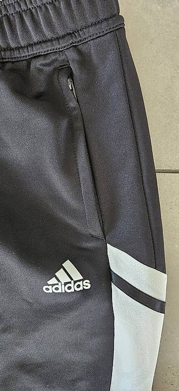 Adidas Pantaloni: Adidas Sporthose Gr. 140 – Usato da Baden venduto da Boomer76 3