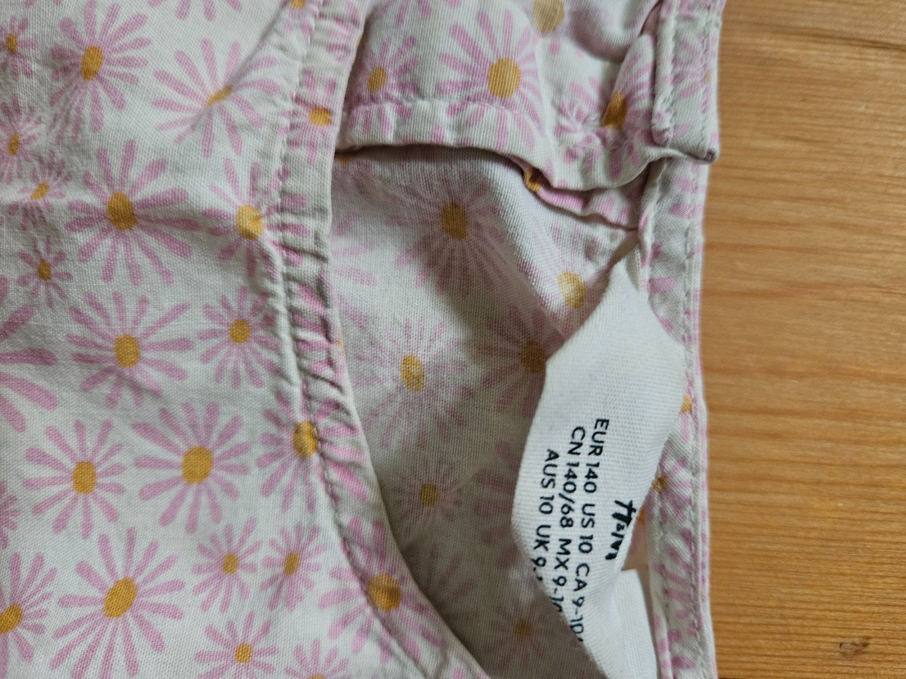 H&M Vestiti & Gonne: Fröhliches H&M Sommerkleid 134 – Usato da Rifferswil venduto da fle_5nqr 2