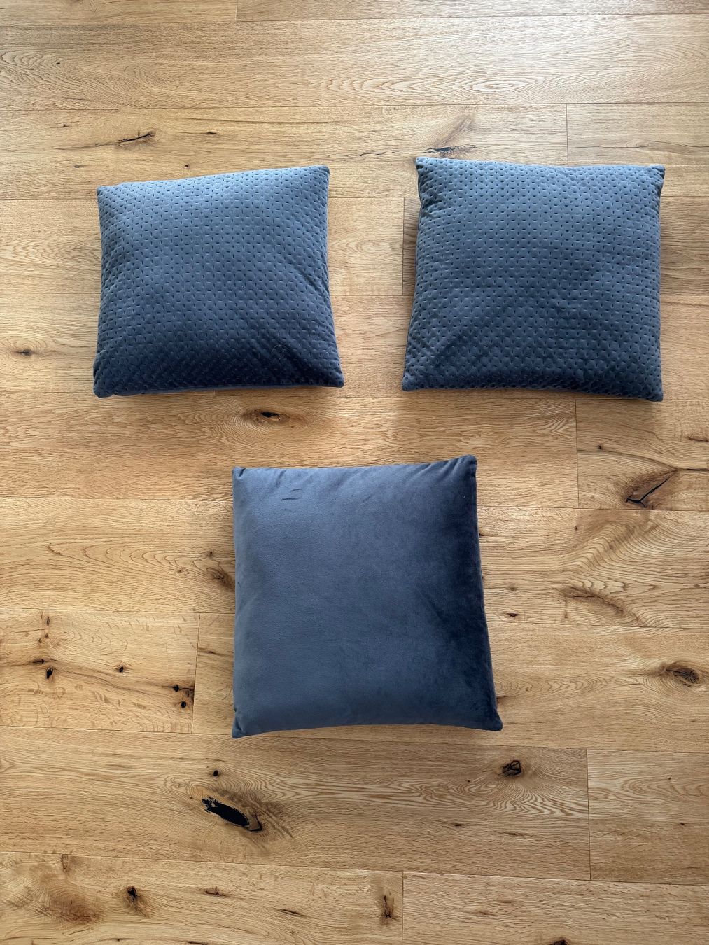 Kissen: 3 Graue Kissen – Gebraucht aus Emmetten von sch_872s