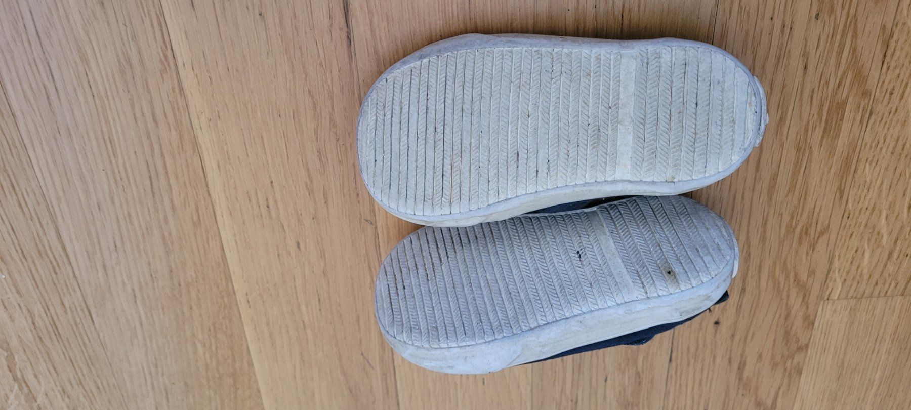 Herrenschuhe: Basket unisexe été taille 22 – Gebraucht aus Gland von Mezo81010 2