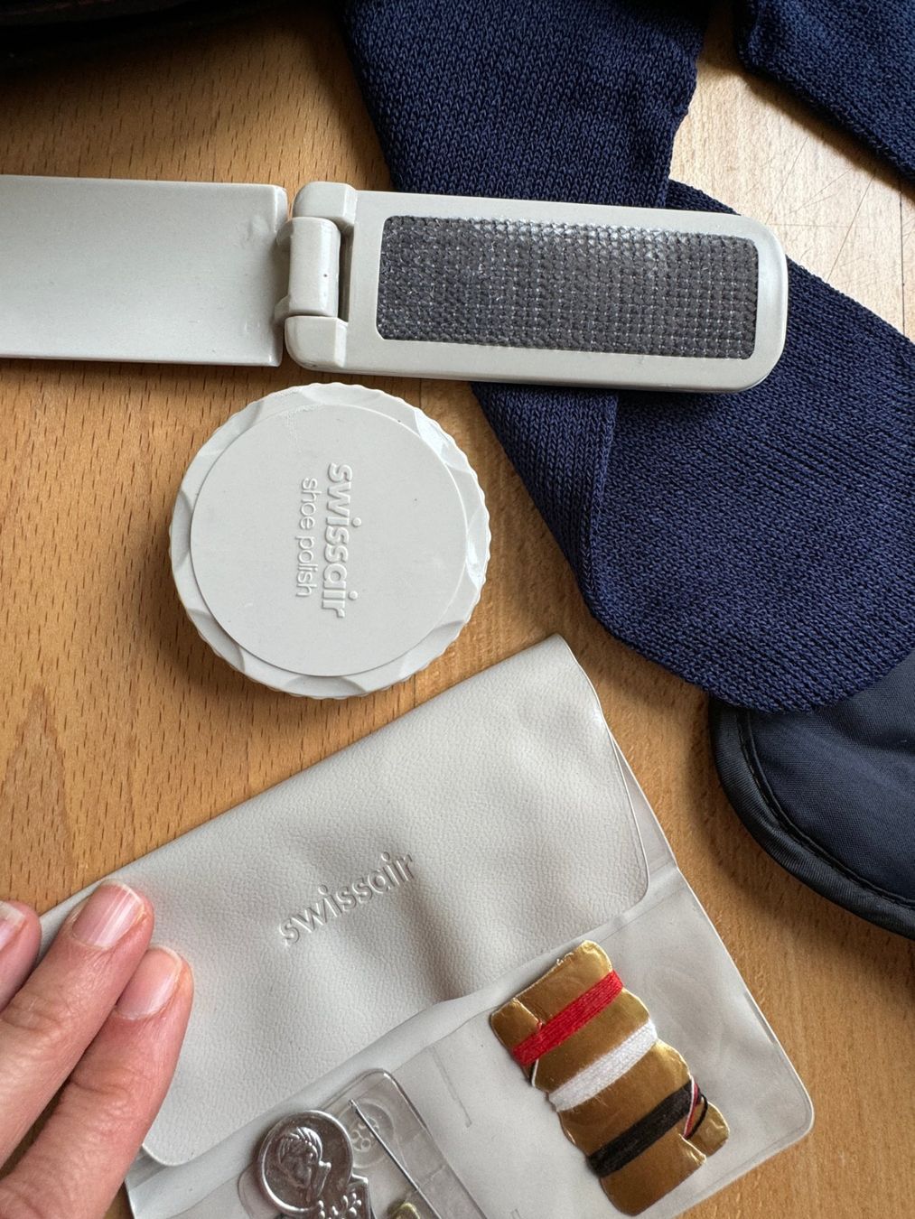 Custodie per cosmetici: Original Travel Kit First Class Swissair – Nuovo e nell'imballaggio originale da Zürich venduto da designloverin 2
