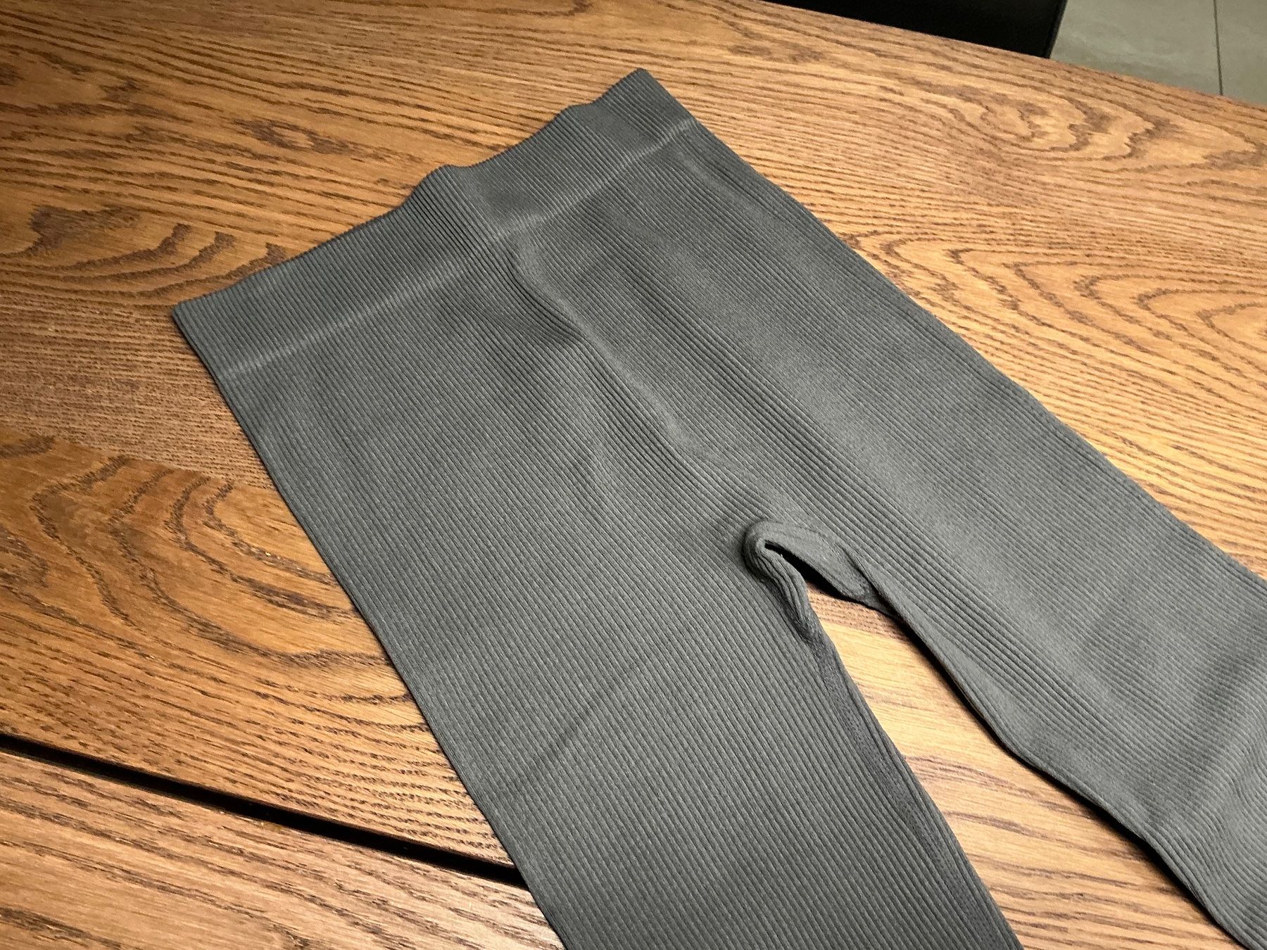 Zara Leggings: Zara Leggings gerippt Gr.L – Usato da Würenlos venduto da Tina48 1