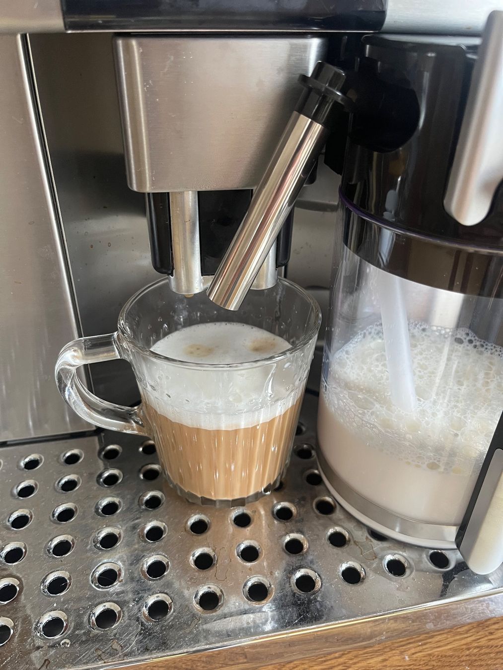 De'Longhi Macchine per caffè & Macchine per espresso: Delonghi PrimaDonna - Kaffeevollautomat – Usato da St. Gallen venduto da louis.anton 9
