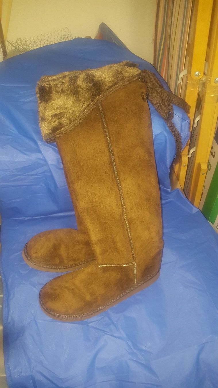 Damenschuhe: Boots Stiefel braun Overknee neuwertig – Neu (gemäss Beschreibung) aus Hittnau von Gamoe