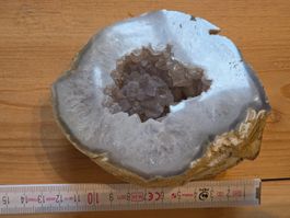 Druse, mit Kristallen