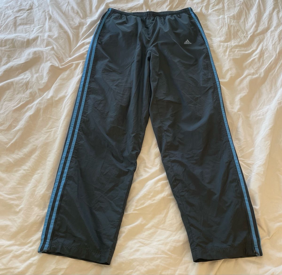 Adidas Pantaloni: Adidas Track Pants low waisted – Usato da Wabern venduto da alestae 1