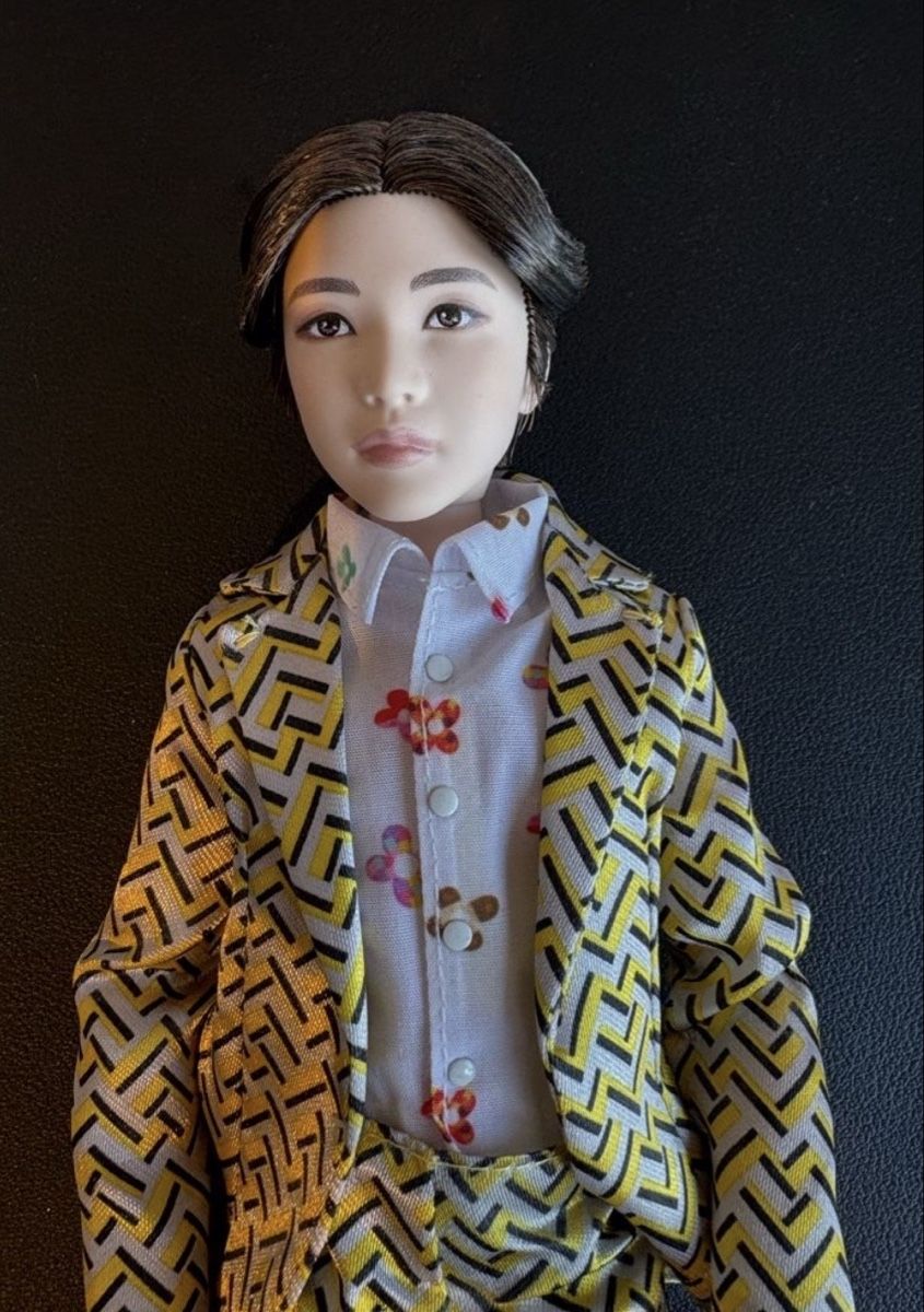 Puppen: BTS Suga Barbie – Neu (gemäss Beschreibung) aus Therwil von nin_n9zp 1
