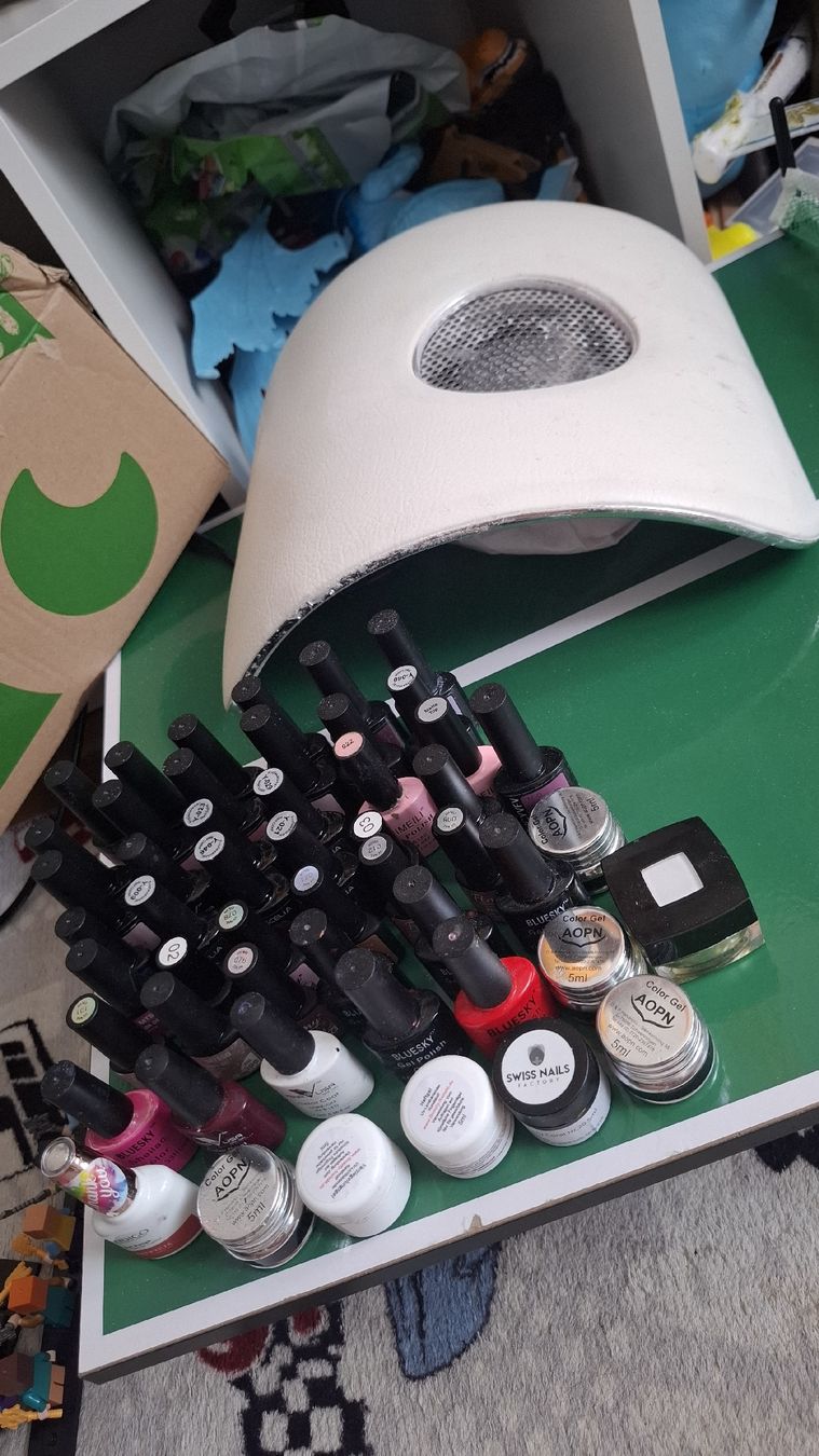 Smalto per unghie: Nageldesign Materialien  – Usato da Gossau SG venduto da zor_k6yd